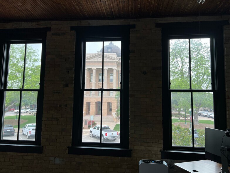 More Photos Of 712 S Austin Ave, Georgetown Storefront Retail Office For Sale