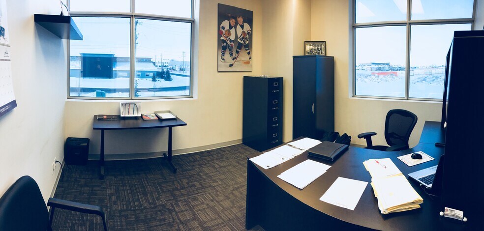 More Photos Of 357 Saskatchewan Ave, Spruce Grove Manufacturing For Lease