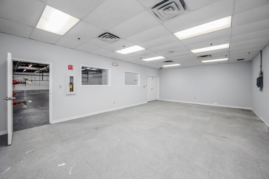 More Photos Of 2291 Traversefield Dr, Traverse City Manufacturing For Lease