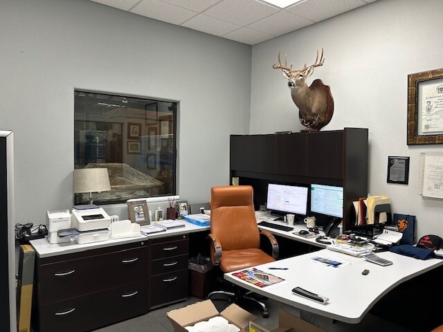 More Photos Of 821 Union Pacific Blvd, Laredo Warehouse For Lease