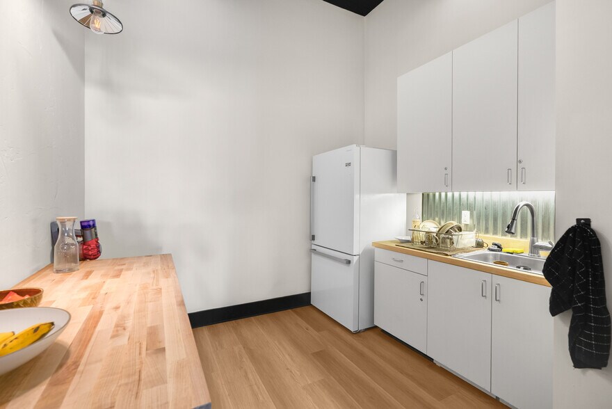 More Photos Of 11 5th St, Petaluma Loft Creative Space For Sale