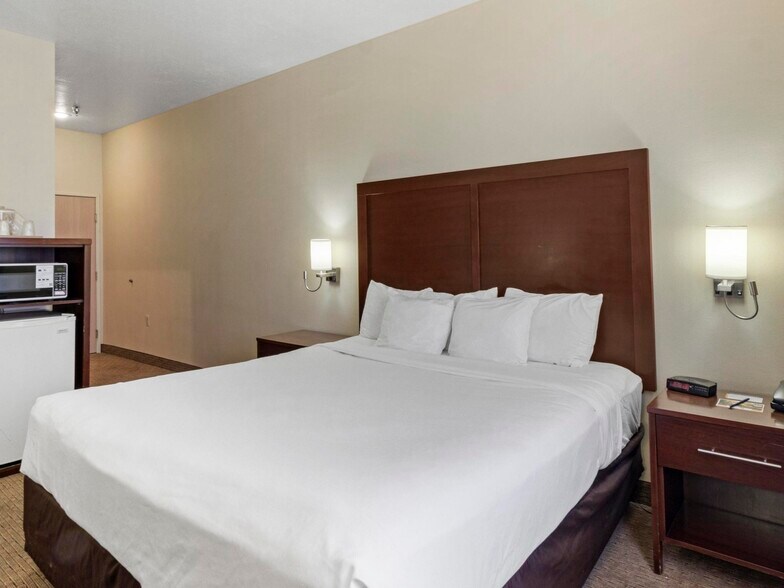 More Photos Of 2970 Idaho St, Elko Hotel For Sale