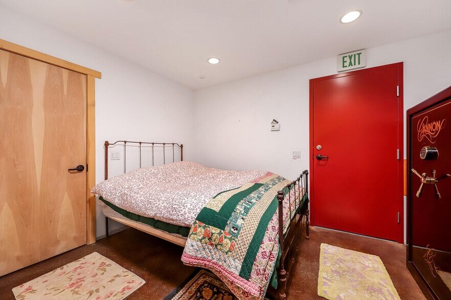 More Photos Of 3212 Mt Pinos Way, Frazier Park Light Manufacturing For Sale