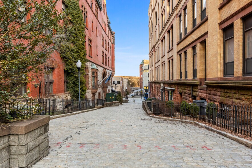 More Photos Of 40 Steuben Pl, Albany Apartments For Lease