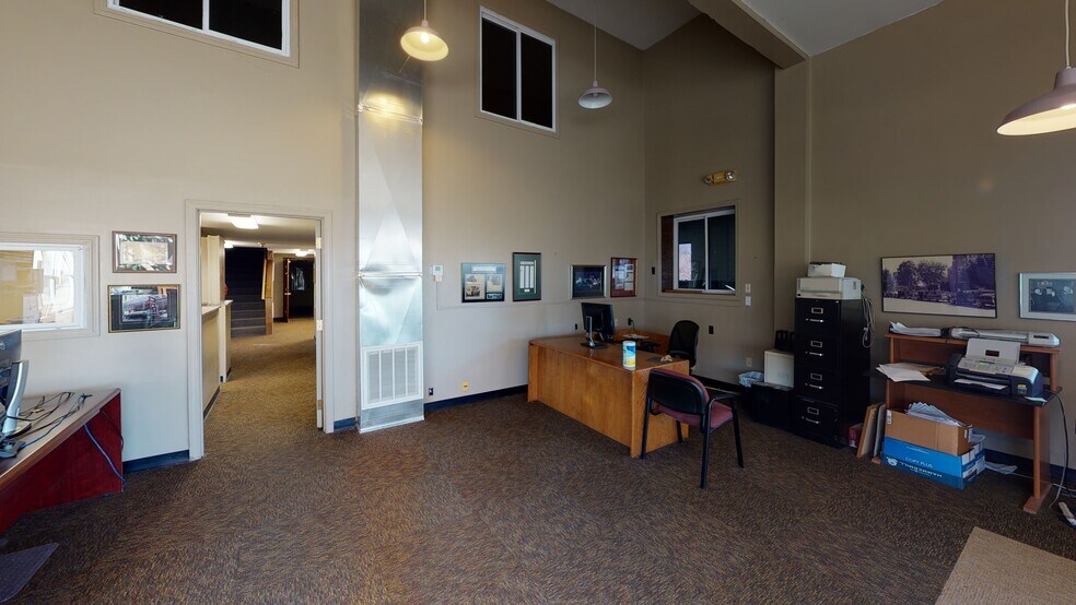 More Photos Of 34 Lafayette Rd, North Hampton Freestanding For Lease