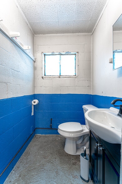 More Photos Of 157 Washington Ave, North Haven Auto Repair For Sale