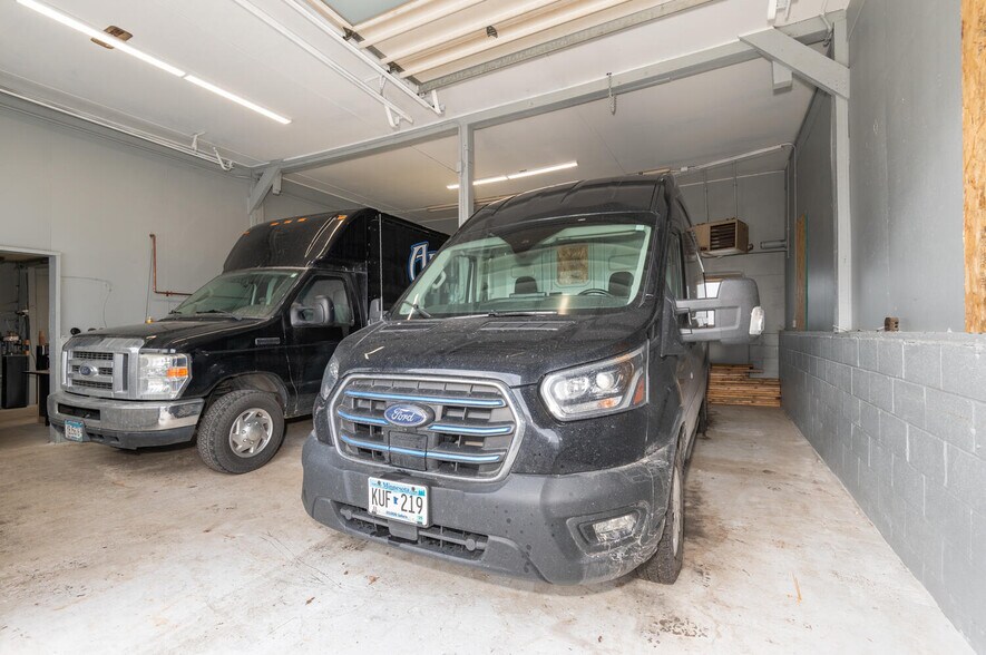 More Photos Of 936 1st Ave E, Shakopee Auto Repair For Sale