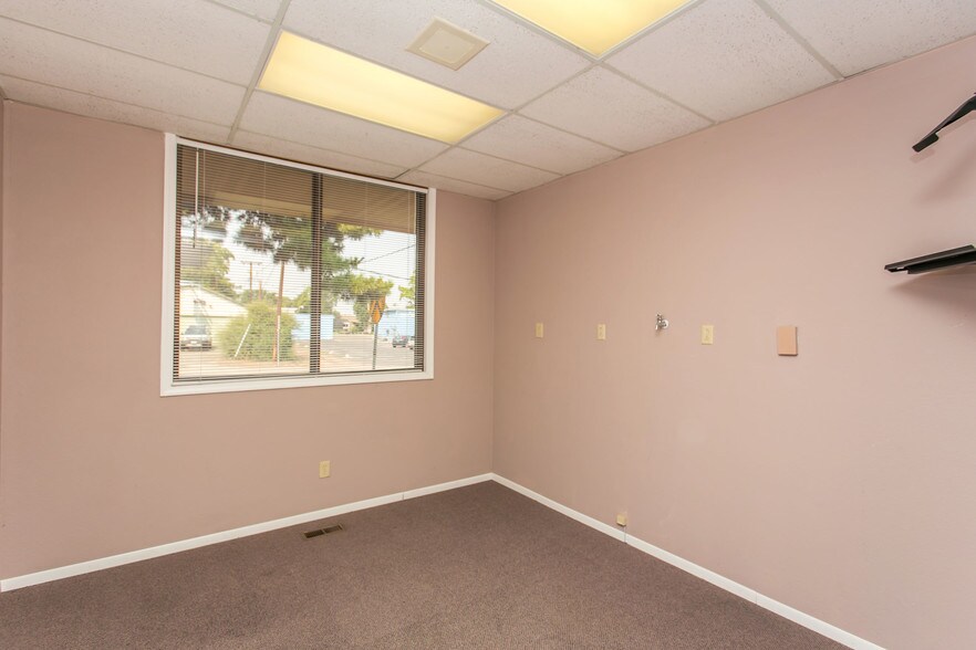More Photos Of 100 N Fruitland St, Kennewick Office For Lease