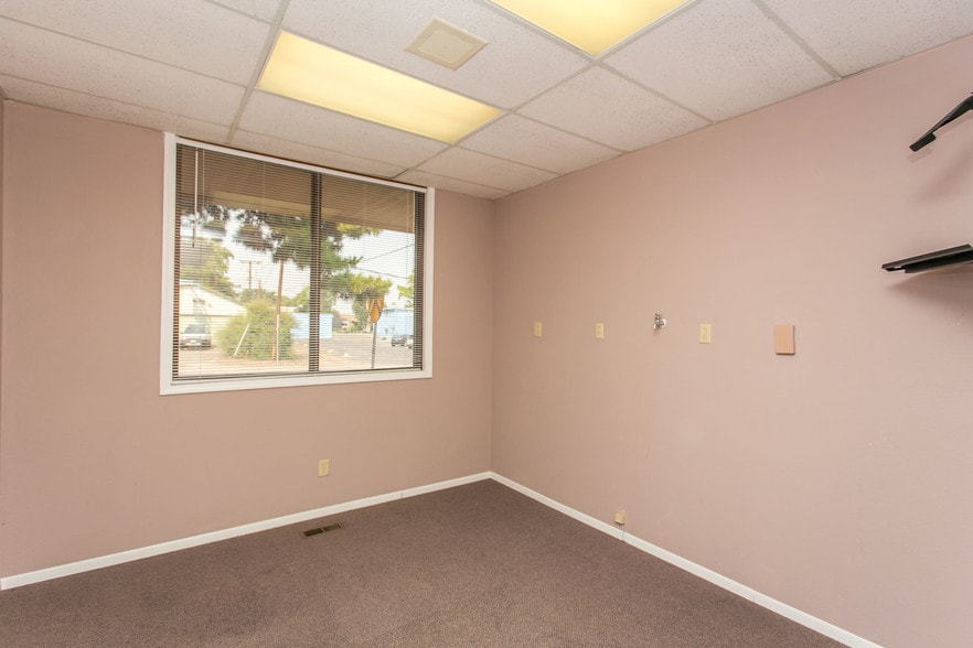 More Photos Of 100 N Fruitland St, Kennewick Office For Sale