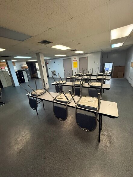 More Photos Of 216 Druid St, Jacksonville Warehouse For Sale