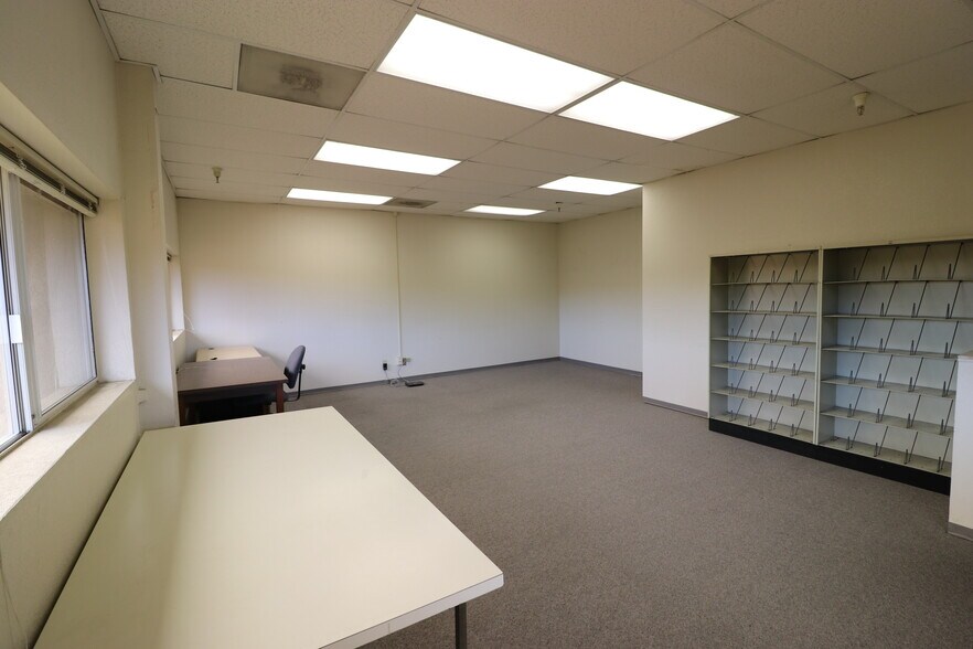 More Photos Of 986 Airway Ct, Santa Rosa Warehouse For Lease