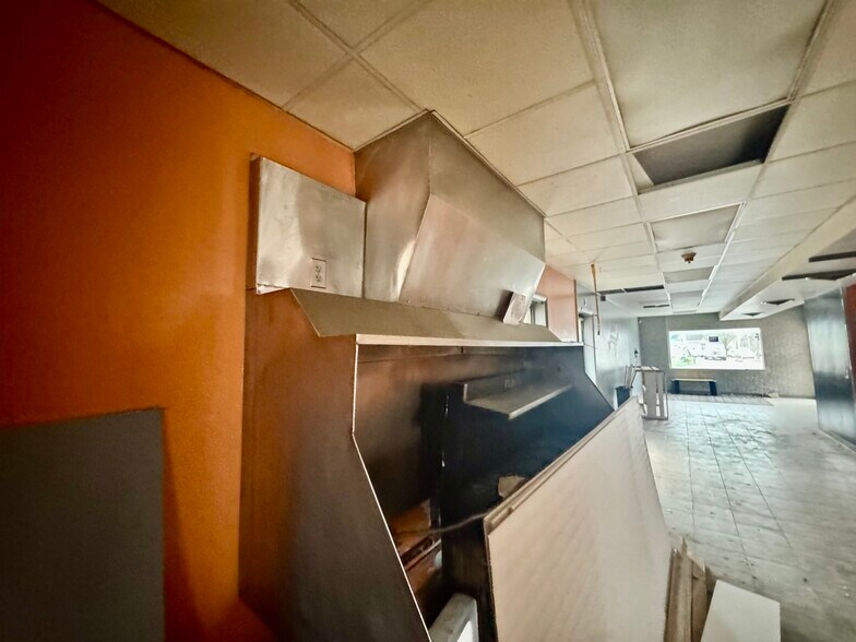 More Photos Of 126 Walnut St, Washington Freestanding For Sale