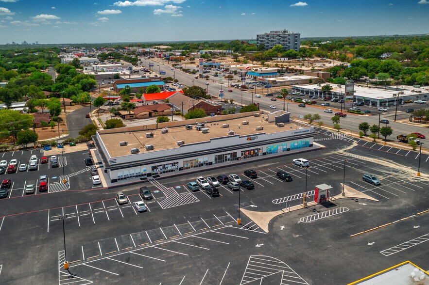 More Photos Of 7142 San Pedro Ave, San Antonio Unknown For Lease