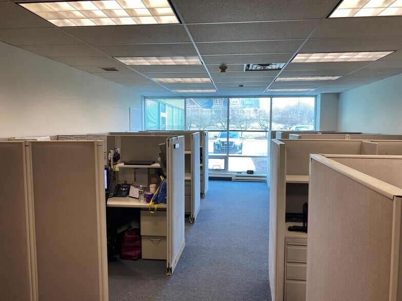 More Photos Of 3125 Pine Tree Rd, Lansing Flex For Lease