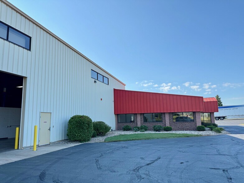 More Photos Of 1010 Strohmeyer Dr, Neenah Manufacturing For Lease