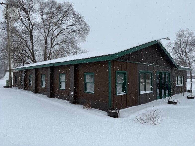 Primary Photo Of 358 S Oak St, Lone Rock Office For Sale