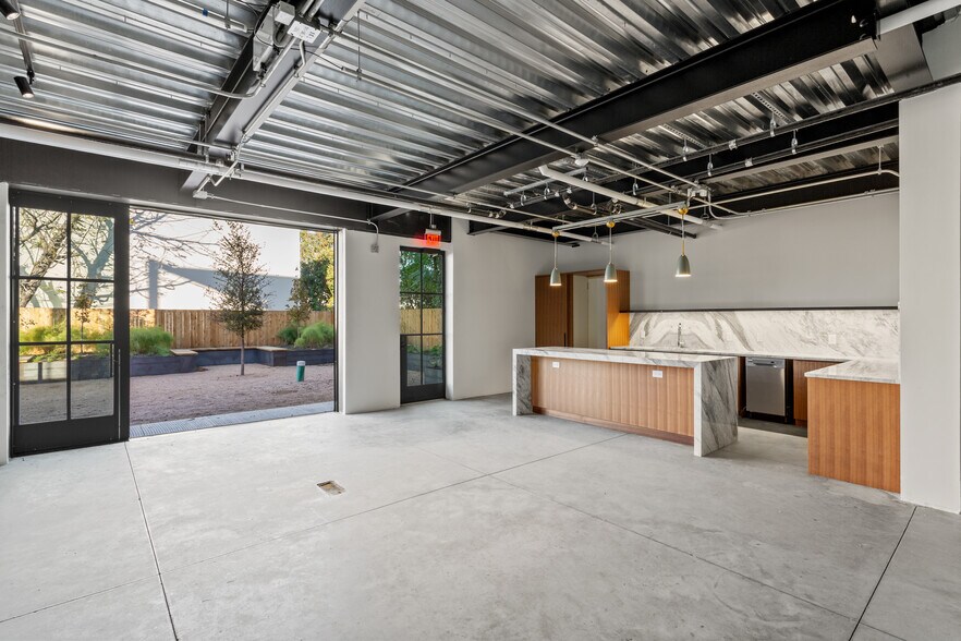 More Photos Of 201-207 E Saint Elmo Rd, Austin Unknown For Lease