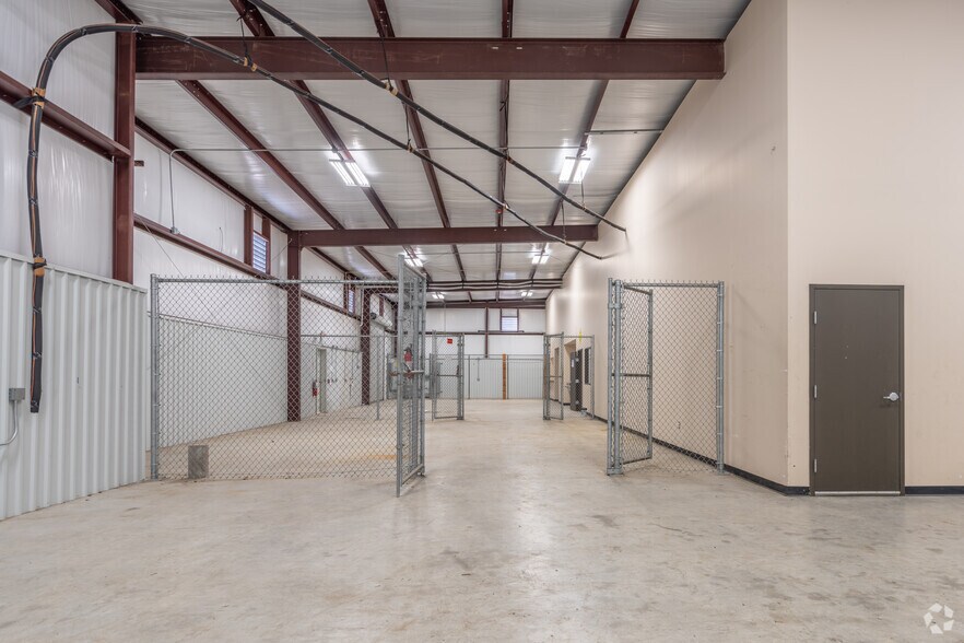 More Photos Of 27316 Spectrum Way, The Woodlands Office For Sale