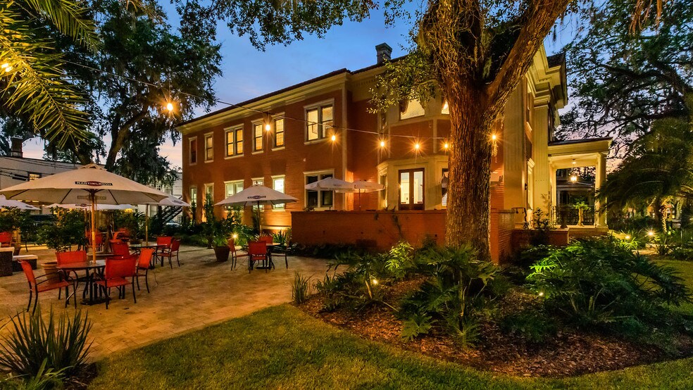 More Photos Of 119 E 37th St, Savannah Restaurant For Sale