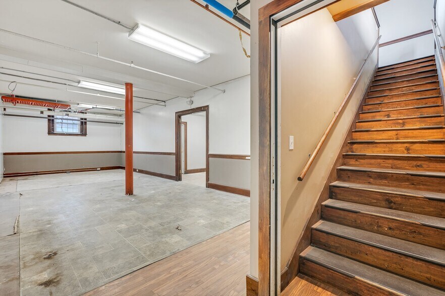 More Photos Of 192 Main St, Ellsworth Storefront For Sale