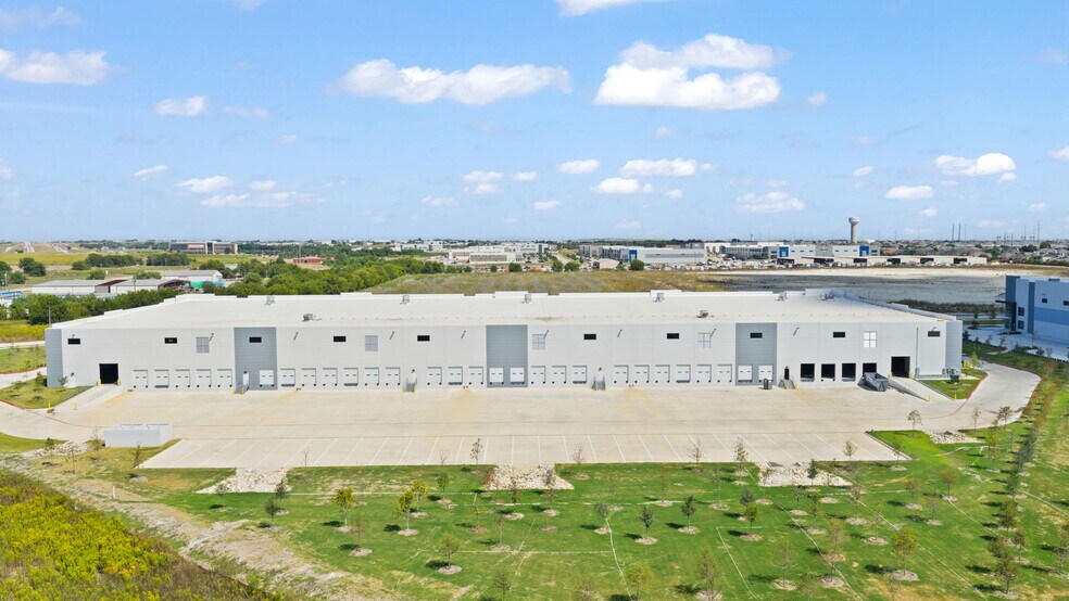 More Photos Of 148 Parker Way, Hutto Distribution For Sale