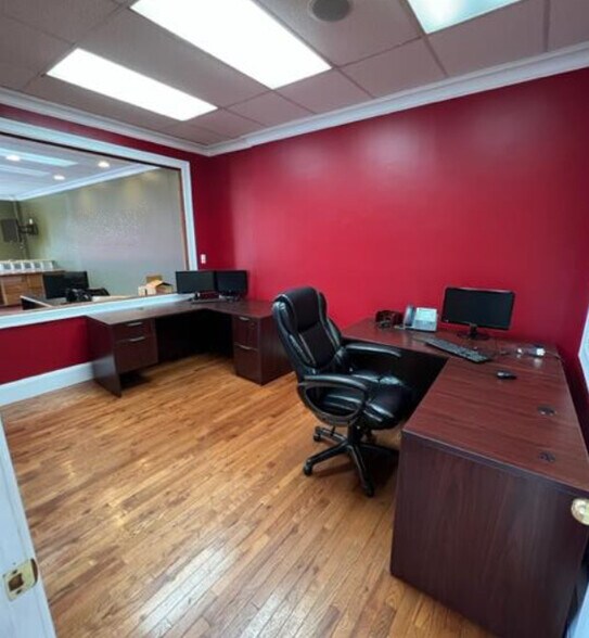 More Photos Of 1019 Jericho Tpke, New Hyde Park Storefront Retail Residential For Lease