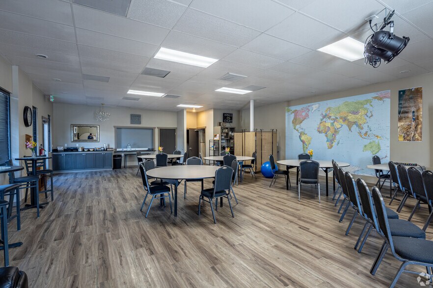 More Photos Of 1447 N 99 Hwy, Cottage Grove Storefront For Sale