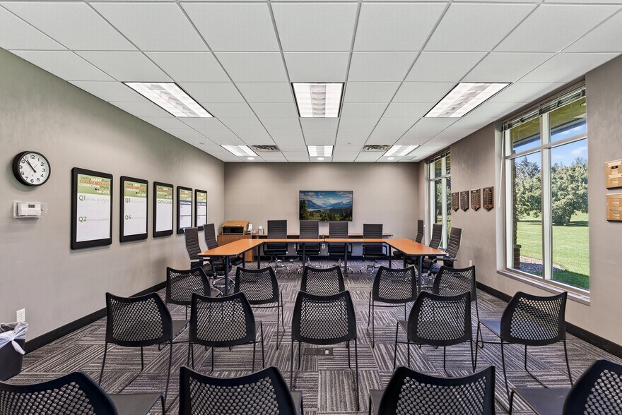 More Photos Of 5505 Cottonwood Ln, Prior Lake Office For Sale