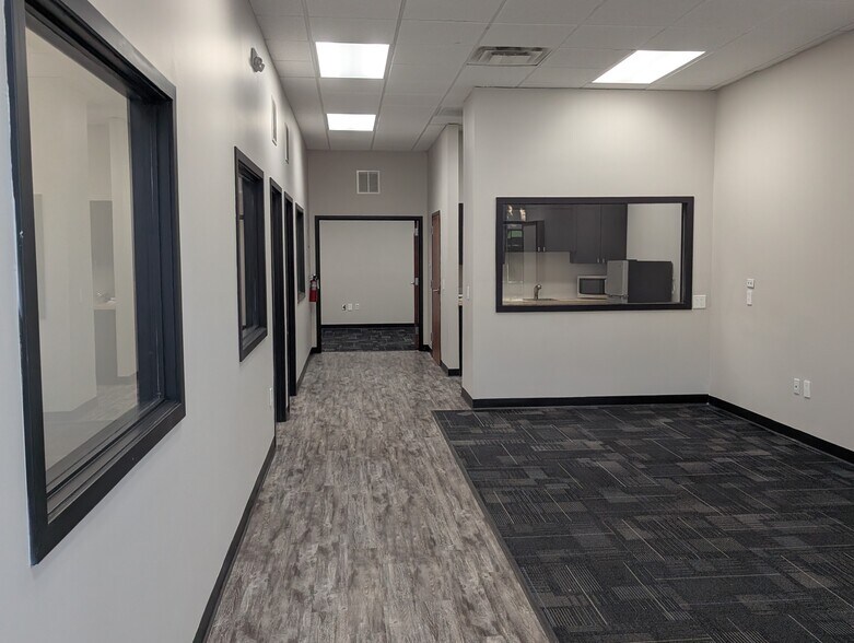 More Photos Of 12276 San Jose Blvd, Jacksonville Coworking Space
