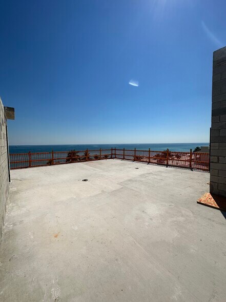 More Photos Of 1500 N Broadwalk, Hollywood Bar For Lease