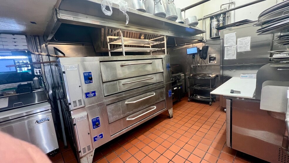 More Photos Of 1800 E Broadway, Long Beach Restaurant For Lease