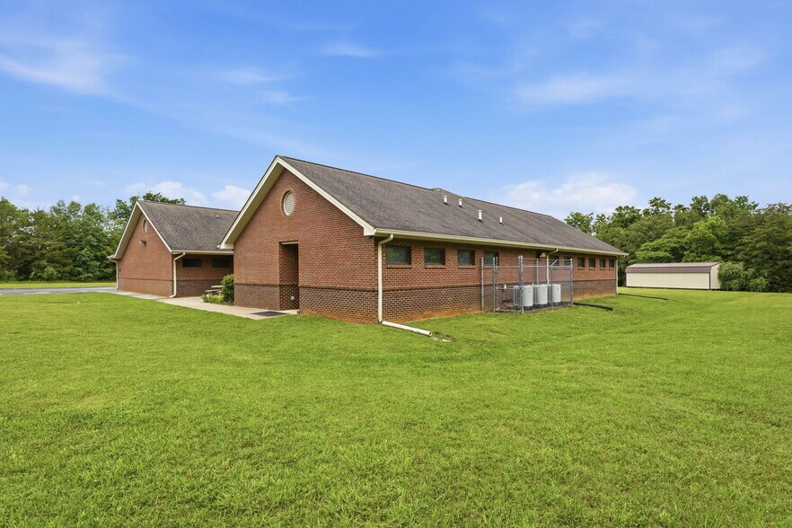 More Photos Of 329 Wesley St, Johnson City Medical For Sale