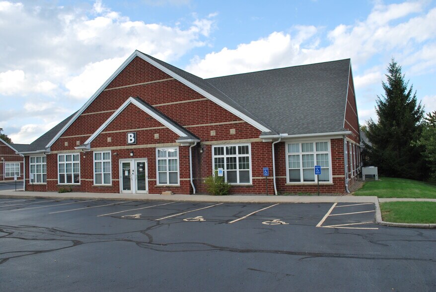 More Photos Of 2181 E Aurora Rd, Twinsburg Office For Sale