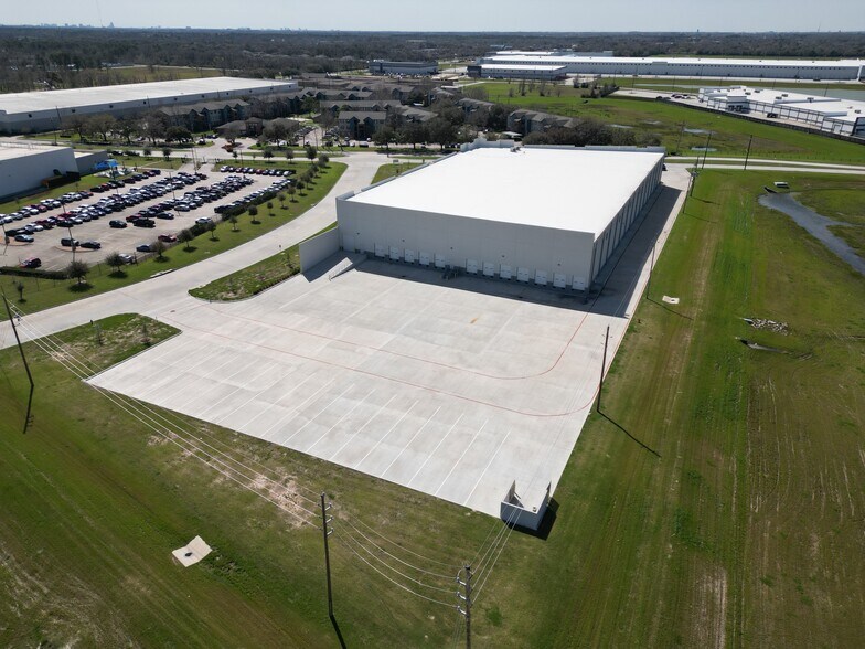 More Photos Of 10450 Greens Crossing Blvd, Houston Distribution For Sale