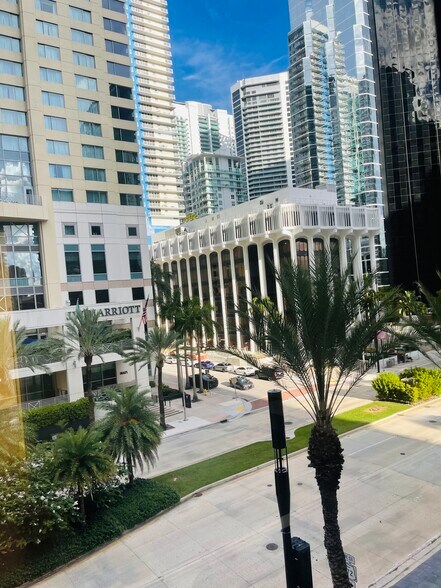 More Photos Of 1110 Brickell Ave, Miami Office For Sale