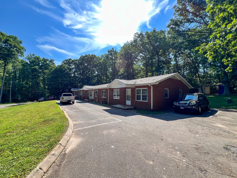More Photos Of 144 Nottingham Dr, Forest City Apartments For Sale