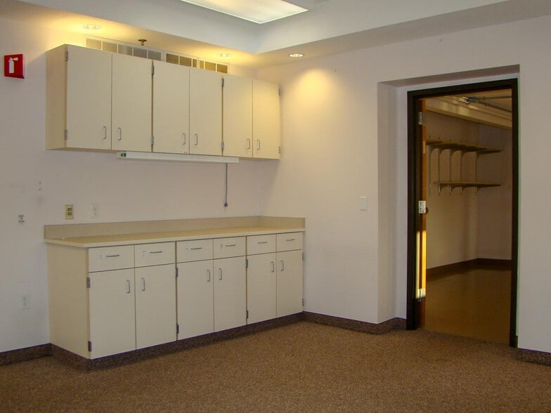 More Photos Of 112 7th St NE, Rochester Medical For Lease
