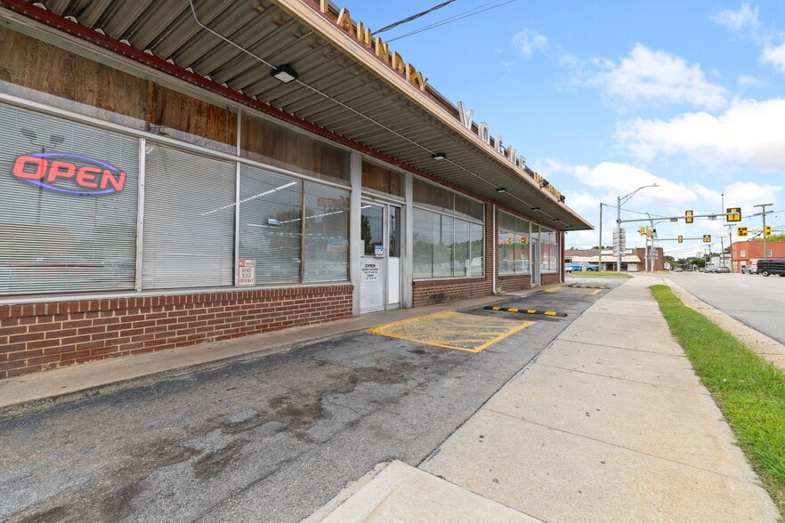 More Photos Of 506 N Main St, Emporia General Retail For Sale