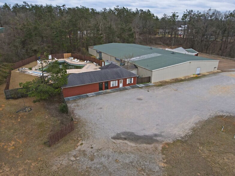 More Photos Of 3903 S Lamar Blvd, Oxford General Retail For Sale