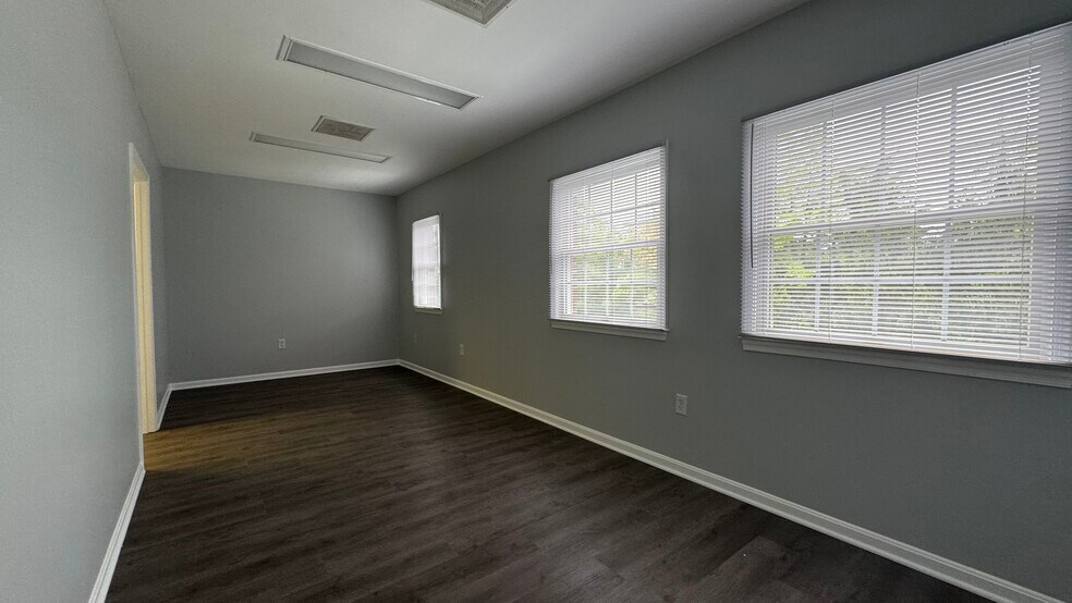 More Photos Of 722 Grant St, Herndon Medical For Sale