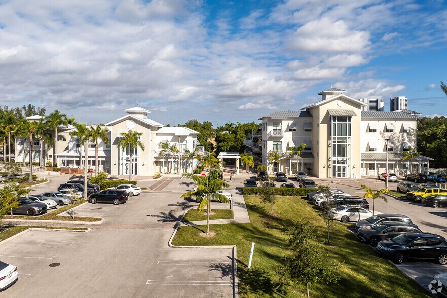 More Photos Of 15801 Biscayne Blvd, North Miami Beach Unknown For Lease