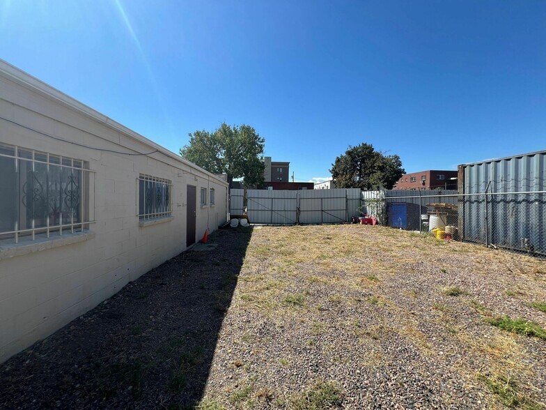 More Photos Of 11983 14th Ave, Aurora Industrial For Lease