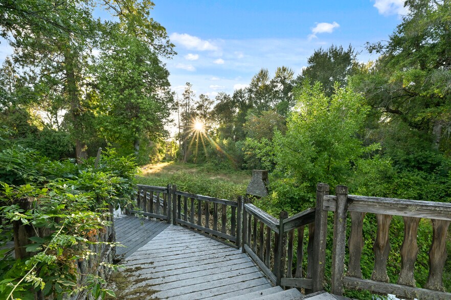 More Photos Of 3900 Holland Rd loop, Cave Junction Winery Vineyard For Sale