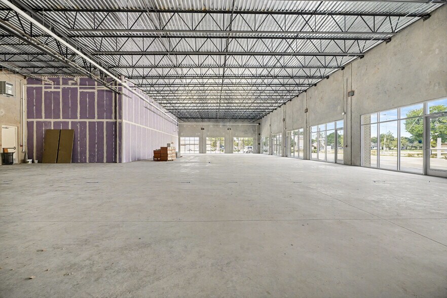 More Photos Of 3520 E Walnut St, Pearland General Retail For Lease