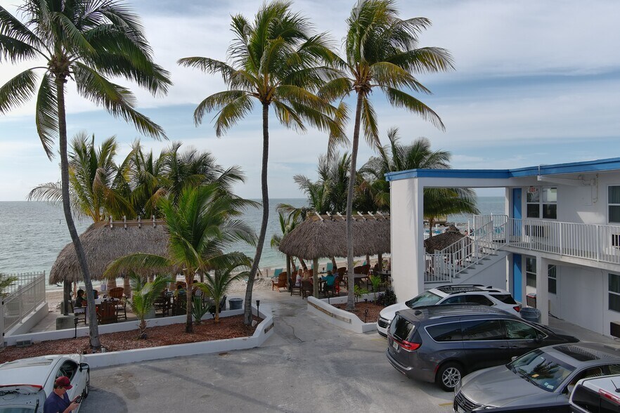 More Photos Of 441 E Ocean Dr, Key Colony Beach Hotel For Sale
