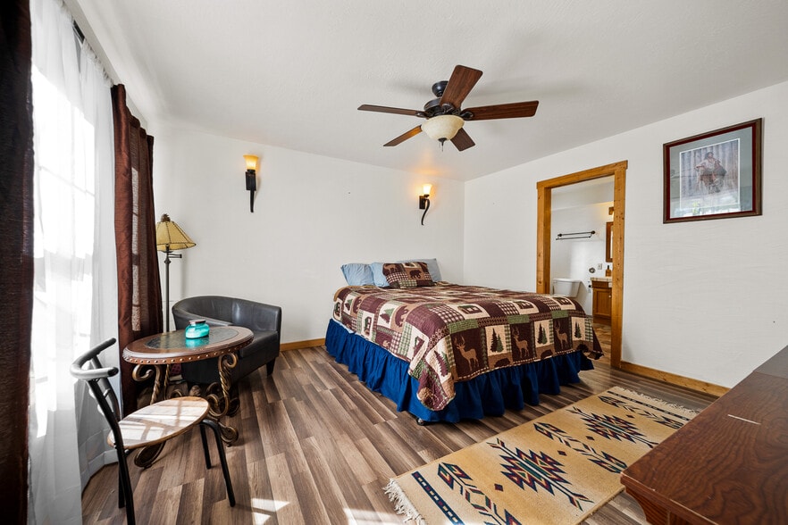 More Photos Of 2089 E White Mountain Blvd, Pinetop Hotel For Sale