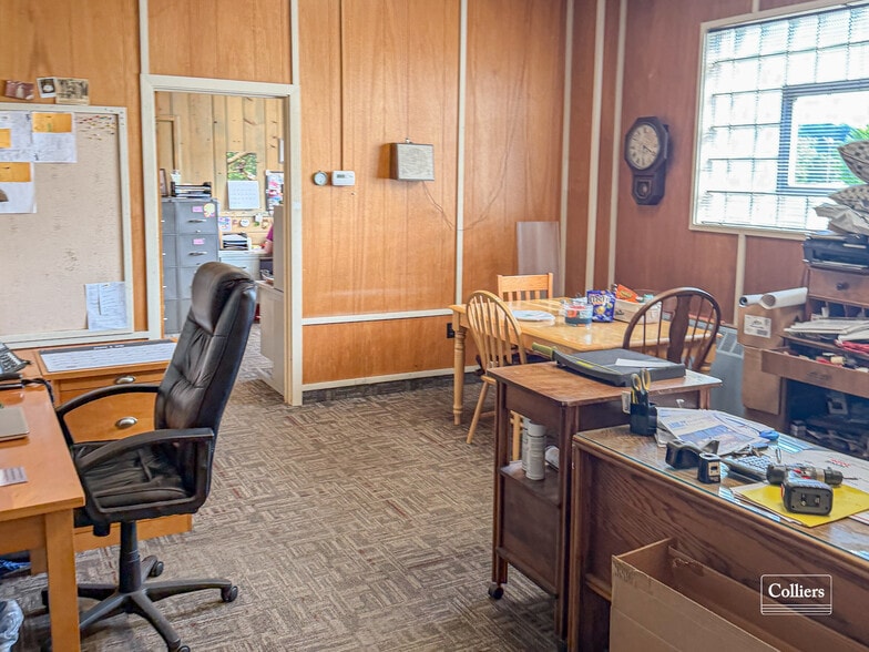 More Photos Of 533 Depot St, Latrobe Showroom For Lease