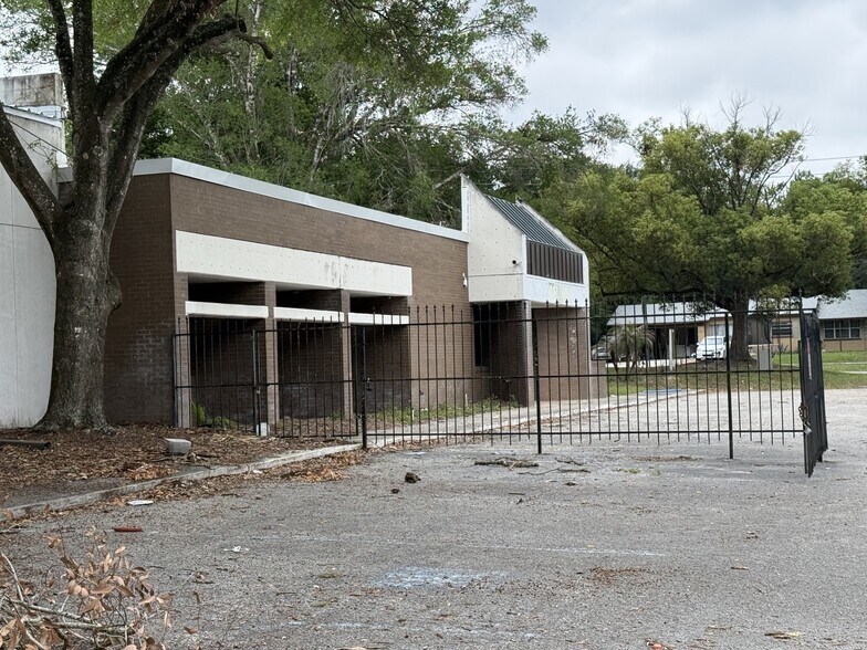 More Photos Of 7725 N Orange Blossom Trl, Orlando Warehouse For Sale