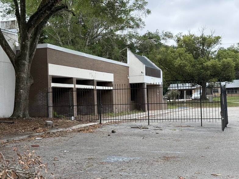 More Photos Of 7725 N Orange Blossom Trl, Orlando Warehouse For Sale