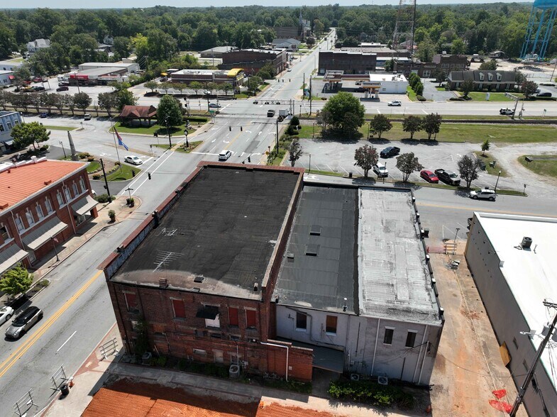 More Photos Of 104 W Main St, Clinton Restaurant For Lease